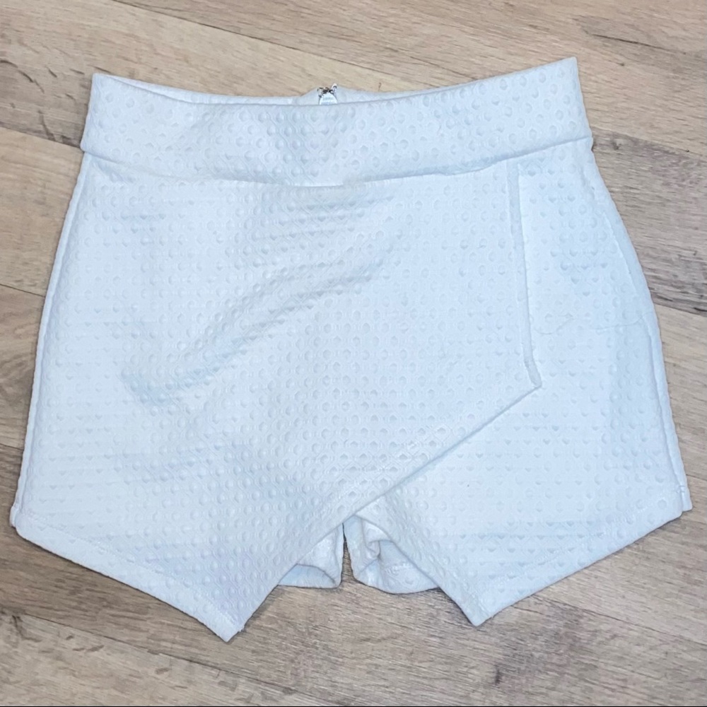 NWT Bebe White Textured Skort
